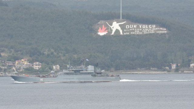 Rus savaş gemisi Çanakkale'den geçti