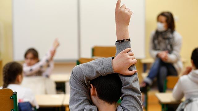 Fransa'da şok! 70 öğrencide koronavirüs tespit edildi