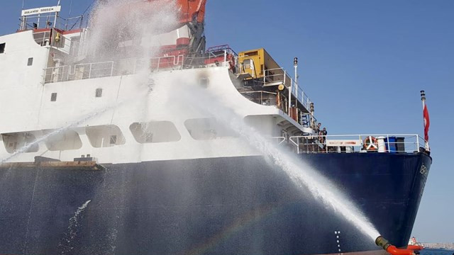 İstanbul Kartal'da korkutan gemi yangını