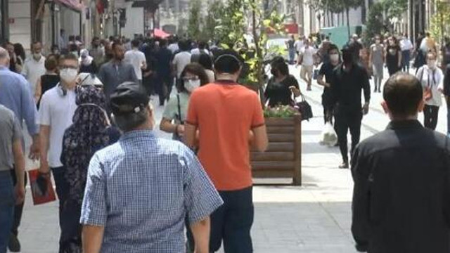İstiklal Caddesi'nde korkutan kalabalık!