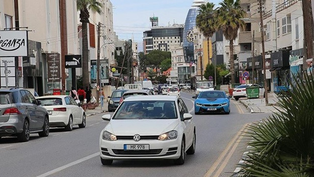KKTC normale dönüyor: Restoran, kafe ve berberler açıldı
