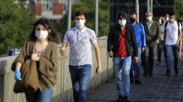 Bilim Kurulu Üyesi açıkladı: Ne zamana kadar maske takacağız?