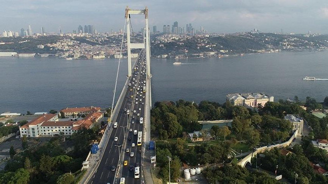 Sokağa çıkmak yasak, köprü ve otoyollar ücretsiz!
