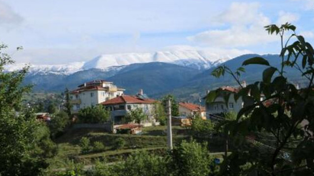 Ilgaz dağı mayıs ayında yağan kar ile beyaza büründü
