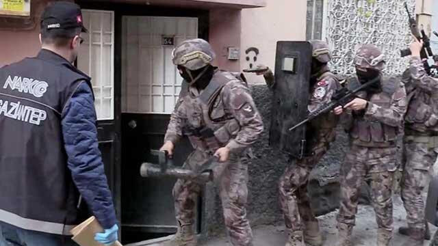 https://i.haber3.com/2/640/360/files/2020/5/25/5496433/gaziantepde-buyuk-uyusturucu-operasyonu-17-gozalti-TQx.jpg?v=a1590403065 https://i.haber3.com/2/640/360/files/2020/5/25/5496433/gaziantepde-buyuk-uyusturucu-operasyonu-17-gozalti-TQx.jpg?v=a1590403065