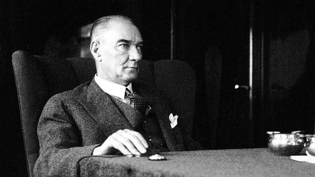 TBMM'nin kütüphanesinde Nutuk’un Türkçesi olmadığı ortaya çıktı!
