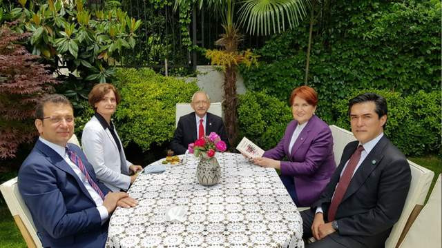 Liderler bayram buluşmasında Murat Ongun'un kitabını konuştu
