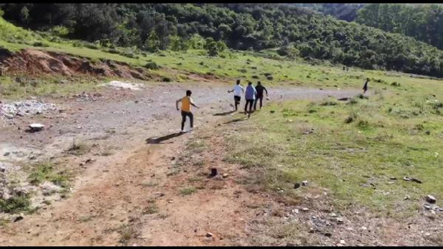 Piknikçiler drone görünce böyle kaçtı!
