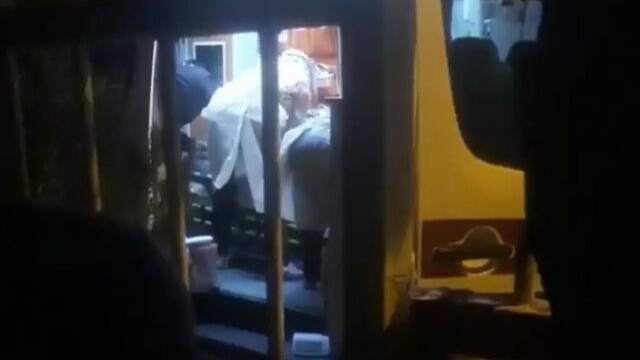 Sokak ortasında gece yarısı dehşeti: 14 yerinden bıçaklandı!