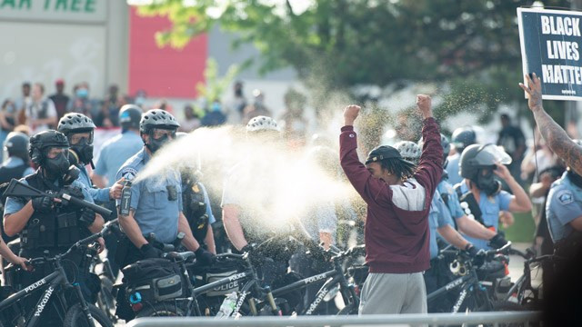 https://i.haber3.com/2/640/360/files/2020/5/29/5512107/abdde-sicak-gelisme-george-floydu-olduren-polis-tutuklandi-aIF.jpg?v=a1590774803 https://i.haber3.com/2/640/360/files/2020/5/29/5512107/abdde-sicak-gelisme-george-floydu-olduren-polis-tutuklandi-aIF.jpg?v=a1590774803