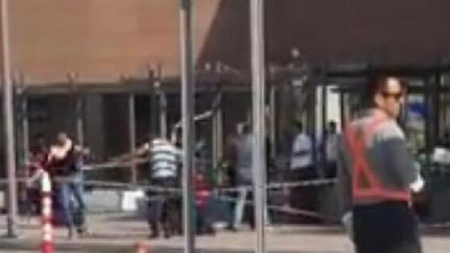 Adana'da hastane önünde taşlı sopalı kavga!