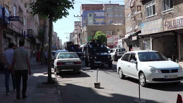 Dur ihtarına uymayıp ateş etti: 1 polis şehit