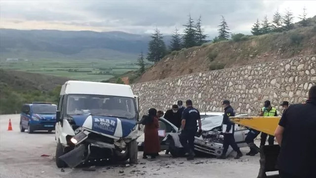 Afyonkarahisar feci kaza: Anne ve 4 aylık bebeği öldü