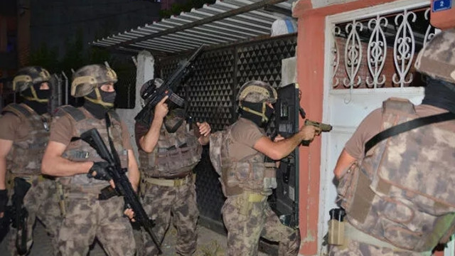 Adana'da sabaha karşı terör baskını: 6 gözaltı var!