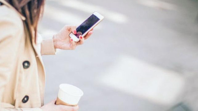 Yürürken cep telefonu kullanmak yasaklanıyor!