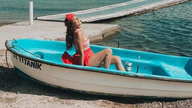 Güzel oyuncu lüks yatlarda tatil yapan meslektaşlarını böyle ''ti''ye aldı
