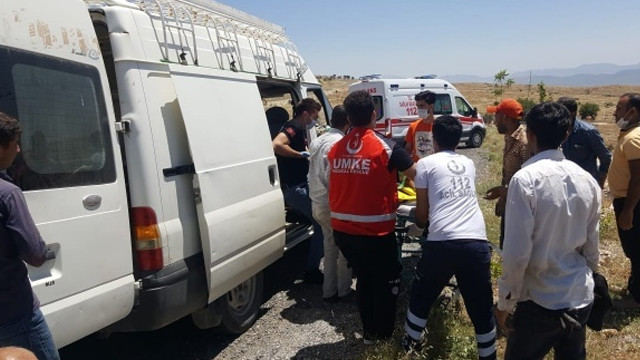 Kanalizasyon çukuruna düşen 2 kişi böyle kurtarıldı