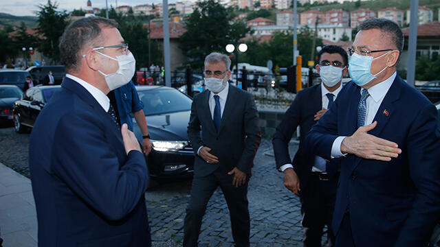 Cumhurbaşkanı Yardımcısı Oktay'dan fabrikalara ziyaret