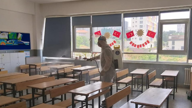 Kartal'da YKS öncesi okullara koronavirüs dezenfeksiyonu!