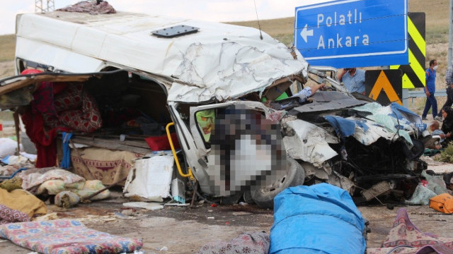 Konya'da katliam gibi kaza: 6 kişi hayatını kaybetti