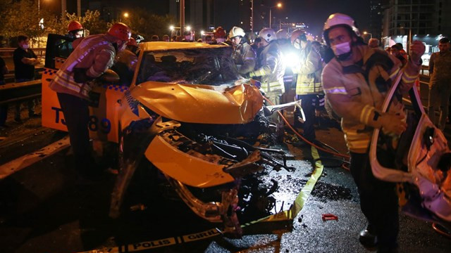 İstanbul'da feci kaza: 1 ölü, 2 yaralı