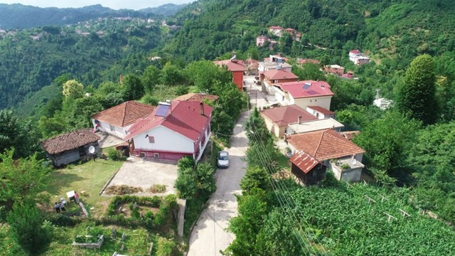 132 haneli mahallede, herkesin soyadı aynı