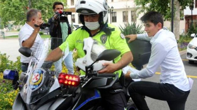 Kimliklerini kaybeden öğrencilerin imdadına polis ekipleri yetişti