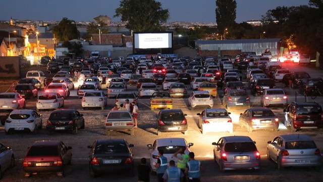 Koronavirüsle arabalı sinema günleri geri geldi!