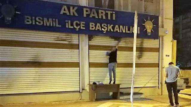 AK Parti ilçe başkanlığı binasına molotoflu saldırı