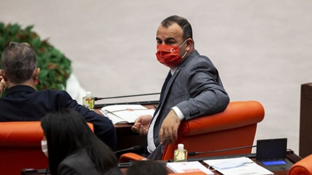 AK Partili vekilden Türk bayraklı ve Atatürk imzalı maskeye tepki