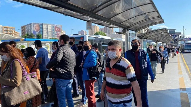 Toplu taşıma araçları ve duraklarda ''normalleşme'' yoğunluğu
