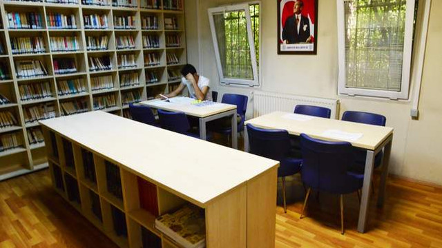 Sarıyer'de kitaplar da sosyal mesafeyle okunuyor