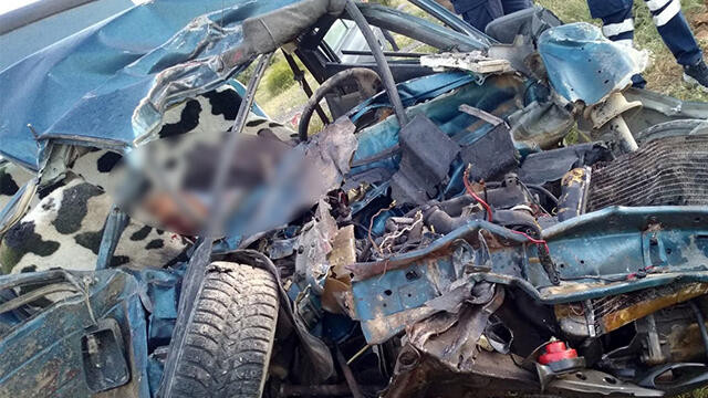 TIR ile otomobil çarpıştı: 2 kişi hayatını kaybetti | Güncel