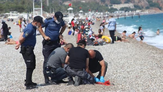 Antalya'da esrarengiz olay! Denizde bulunan paketten çıkanlar şaşırttı