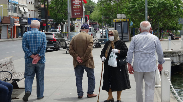 65 yaş ve üstü için sokağa çıkma yasağının biteceği tarih belli oldu
