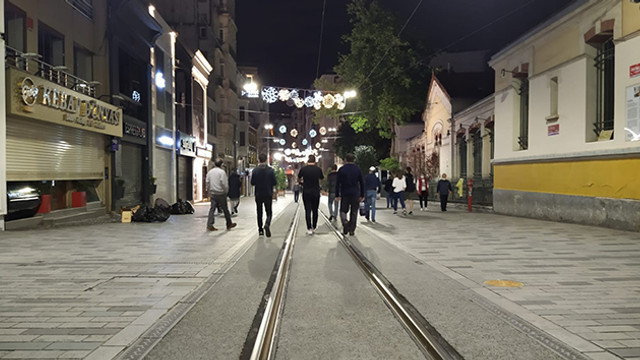 Hafta sonu sokağa çıkma yasağı 48 saatte geldi, gitti!