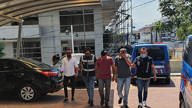 Antalya'da uyuşturucu tacirlerine geçit yok: 2 kişi gözaltına alındı