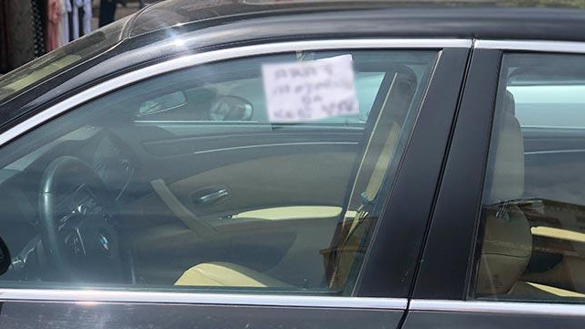 Otomobilin motoruna sıkışan kediyi böyle kurtardılar