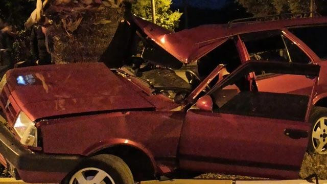 Mucize kaza! Hurdaya dönen otomobilden sağ kurtuldular