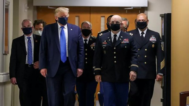 ABD Başkanı Trump ilk kez maske taktı