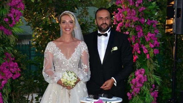 Ünlü sunucu Cansu Canan Özgen evlendi