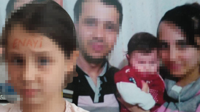 Bu nasıl anne! Kızının alnına ''enayi'' yazıp fotoğrafını gönderdi