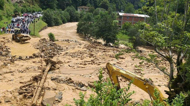 Meteoroloji'den kritik uyarı: Karadeniz'i vuran yağış batıya ilerliyor!