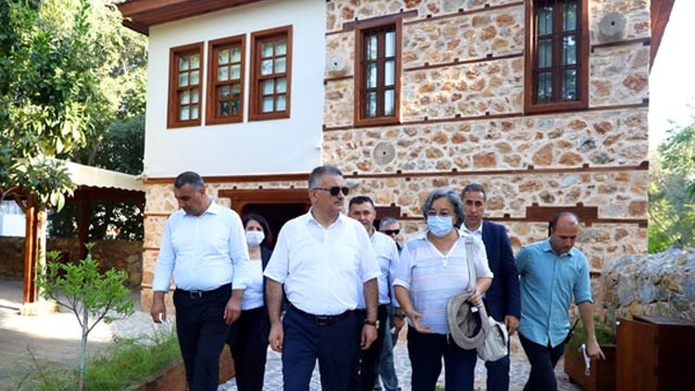 Alanya'da çeşitli suçlardan aranan 11 şüpheli yakalandı