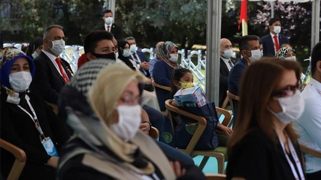 Duygu dolu anlar! 15 Temmuz şehit ve gazi yakınları TBMM'de