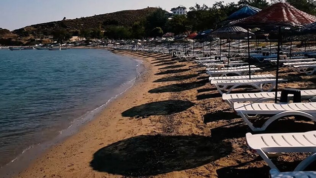 Muhtar halk plajını ihaleyle kiraladı: Şezlong ücretli oldu!