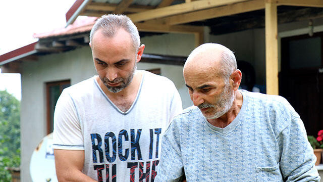 Başından 150 arı iğnesi çıkarıldı! Saldırıdan böyle kurtuldu