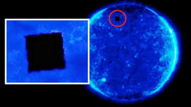 Uzayda ''kare şeklinde'' UFO alarmı