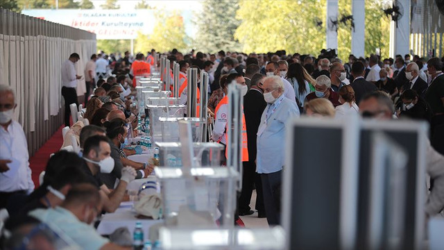 CHP kurultayında ikinci gün: PM seçimi için 222 aday başvurdu