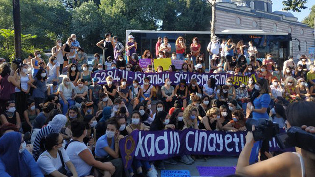İstanbul'da İstanbul Sözleşmesi'ni savunan kadınlara gözaltı!